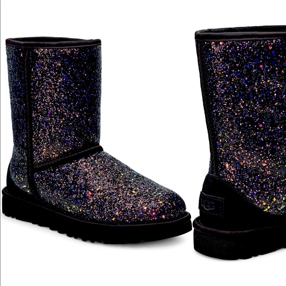 Ugg classic cosmo - size 8💜🖤